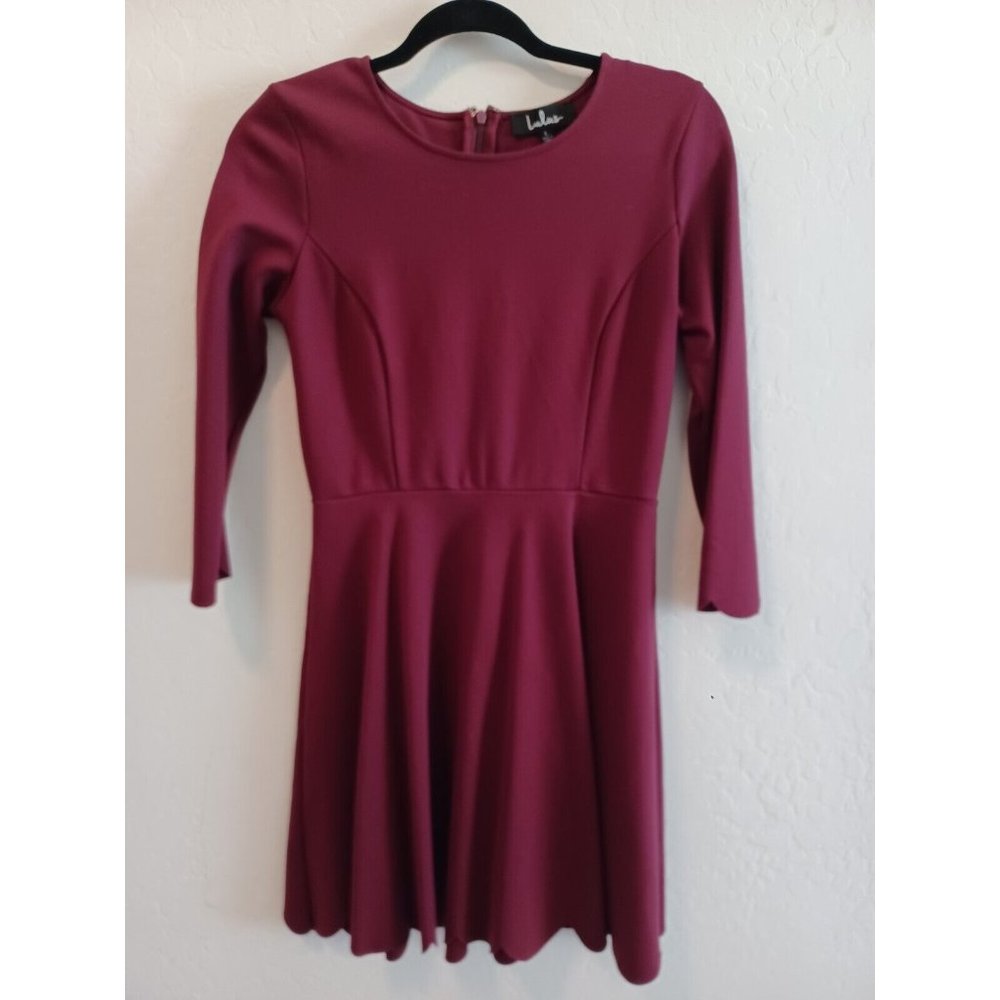 Lulus Dress Girls Sz L Burgundy Red Scalloped Skirt Form Fitting Fit and Flare